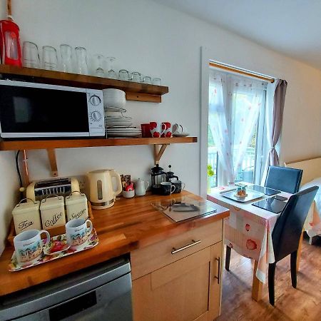 Cozy Snug Room, Short Drive To Lyme Regis, Crackling Fireplace, Private Balcony & Stunning Countryside Views, Free Private Parking & Wifi Axminster Eksteriør billede