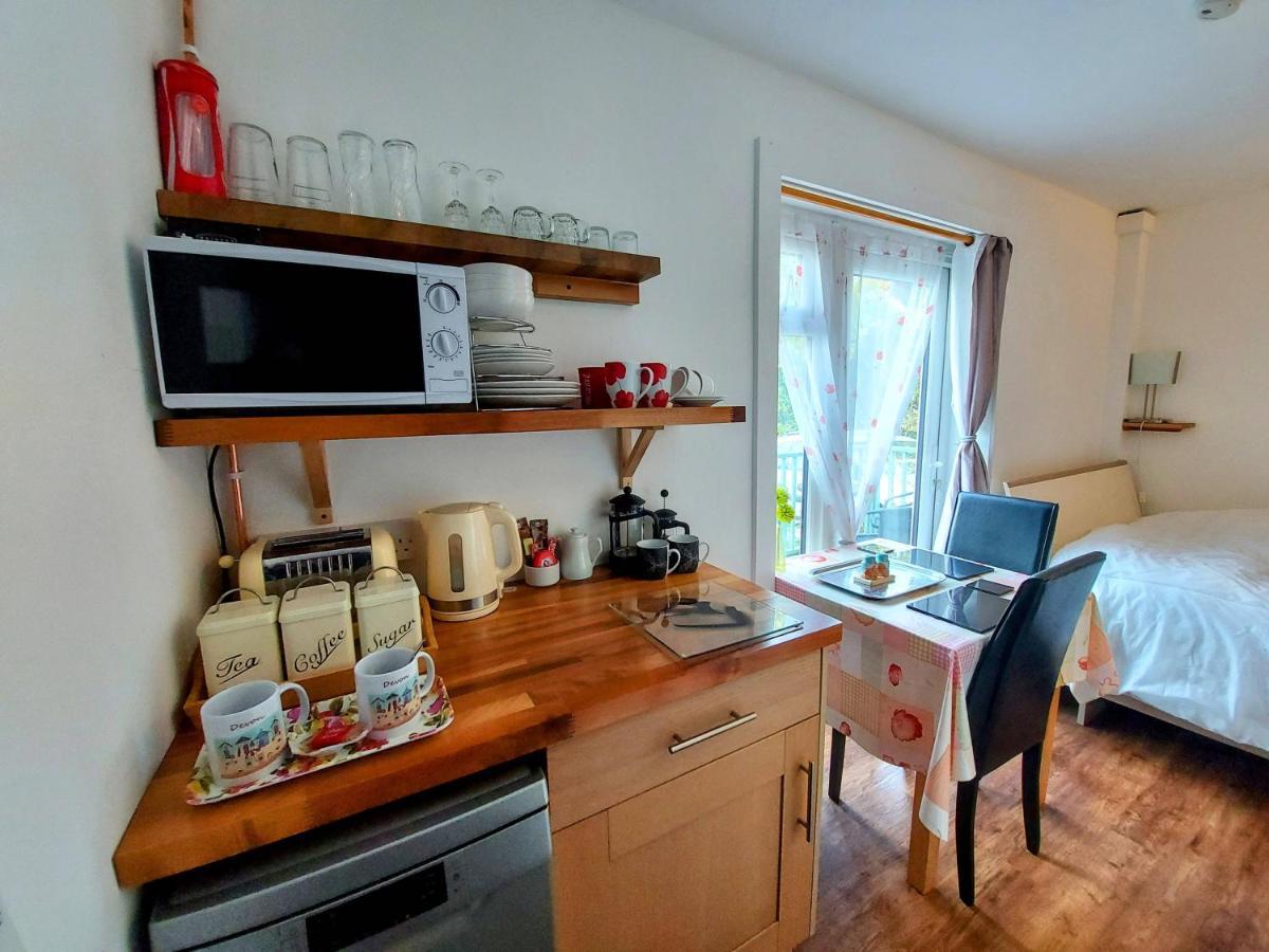 Cozy Snug Room, Short Drive To Lyme Regis, Crackling Fireplace, Private Balcony & Stunning Countryside Views, Free Private Parking & Wifi Axminster Eksteriør billede