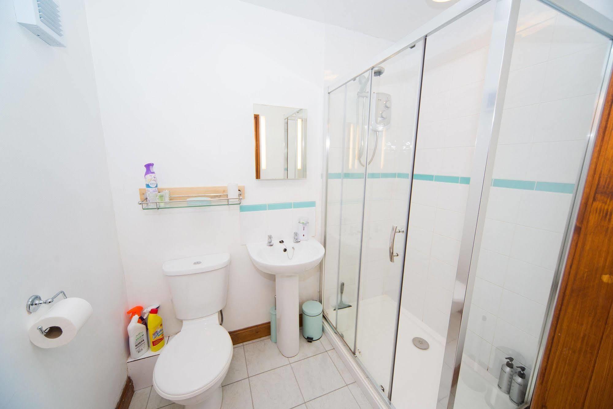 Cozy Snug Room, Short Drive To Lyme Regis, Crackling Fireplace, Private Balcony & Stunning Countryside Views, Free Private Parking & Wifi Axminster Eksteriør billede