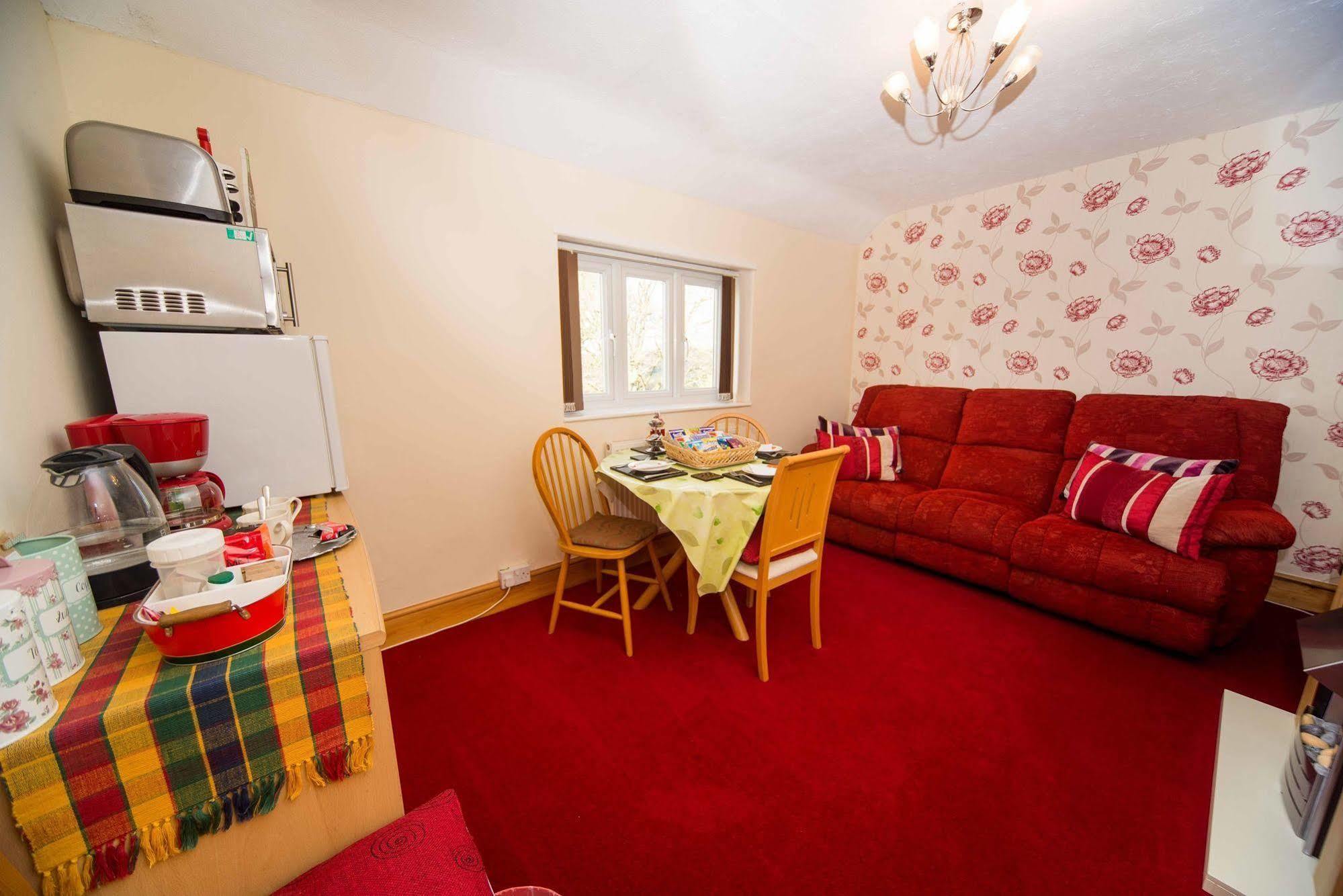 Cozy Snug Room, Short Drive To Lyme Regis, Crackling Fireplace, Private Balcony & Stunning Countryside Views, Free Private Parking & Wifi Axminster Eksteriør billede