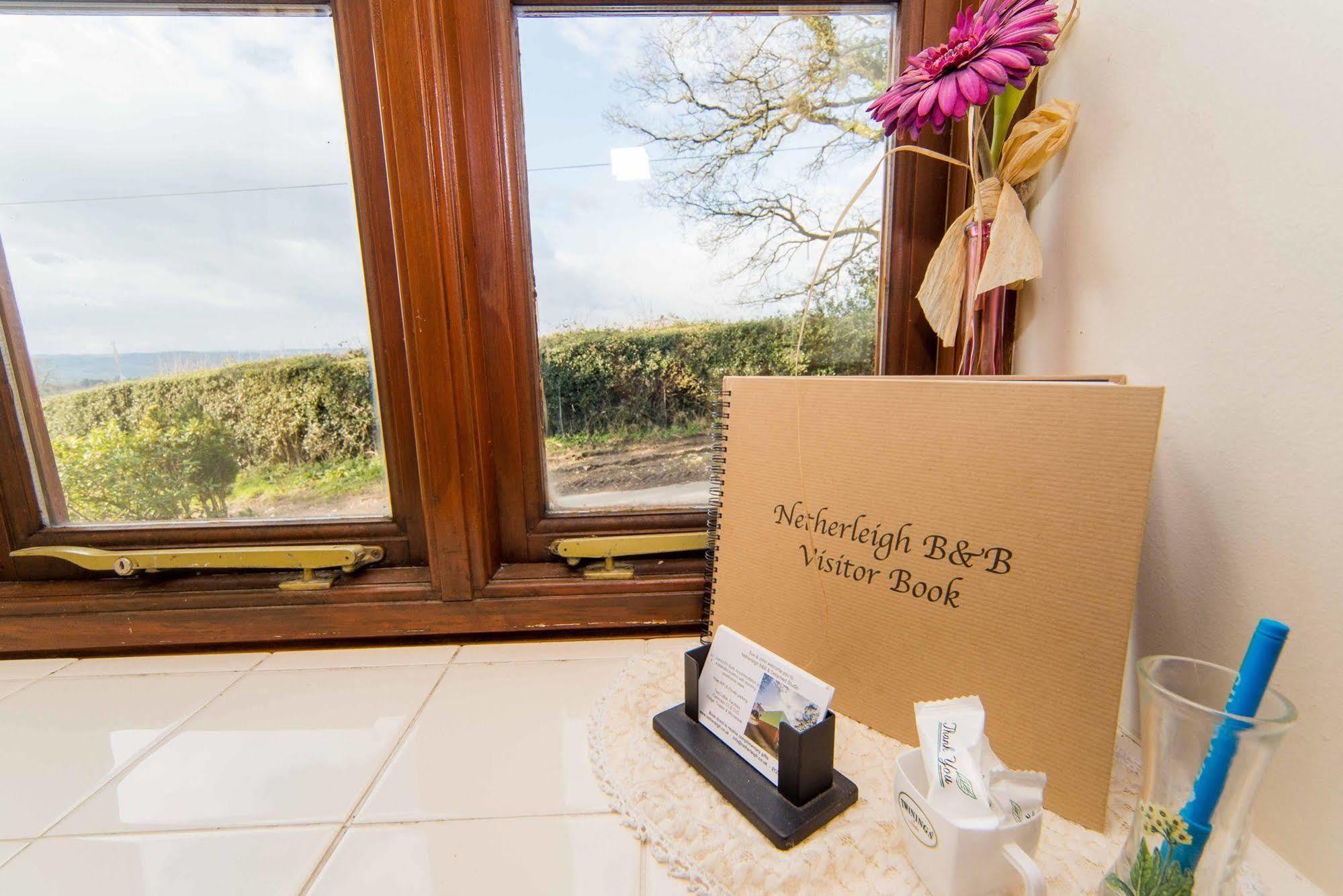 Cozy Snug Room, Short Drive To Lyme Regis, Crackling Fireplace, Private Balcony & Stunning Countryside Views, Free Private Parking & Wifi Axminster Eksteriør billede