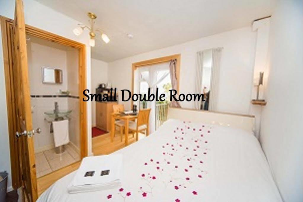 Cozy Snug Room, Short Drive To Lyme Regis, Crackling Fireplace, Private Balcony & Stunning Countryside Views, Free Private Parking & Wifi Axminster Eksteriør billede