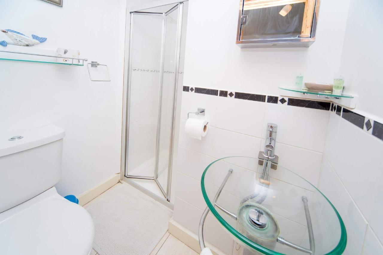 Cozy Snug Room, Short Drive To Lyme Regis, Crackling Fireplace, Private Balcony & Stunning Countryside Views, Free Private Parking & Wifi Axminster Eksteriør billede