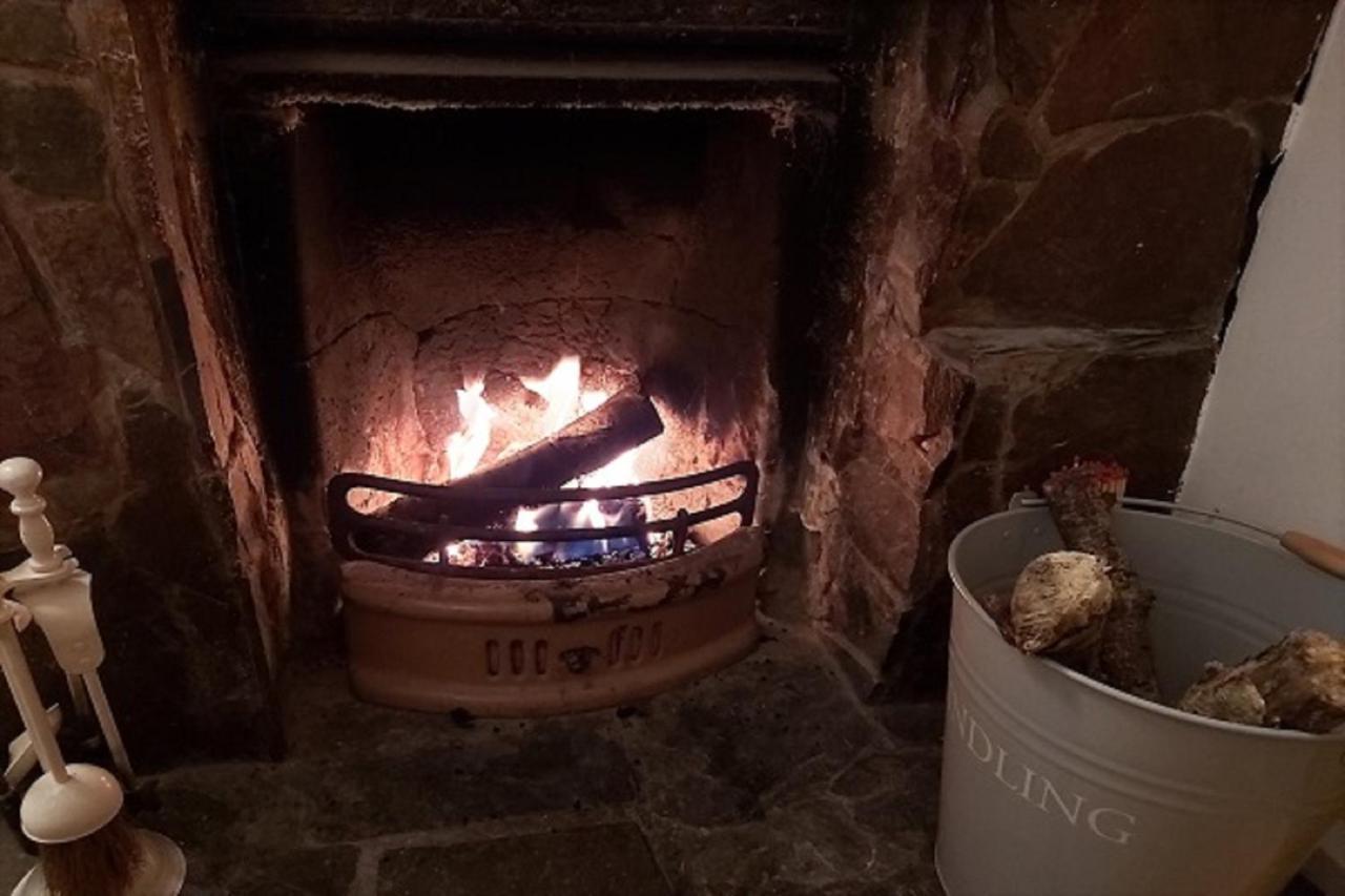 Cozy Snug Room, Short Drive To Lyme Regis, Crackling Fireplace, Private Balcony & Stunning Countryside Views, Free Private Parking & Wifi Axminster Eksteriør billede